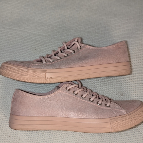 Falls Creek Pink Sneakers with Monochromatic Design - Picture 6 of 8